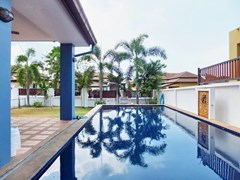 House for sale Pattaya Bangsaray showing the private pool 