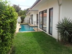 House for Rent Pratumnak Hill showing the private swimming pool