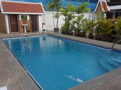 House for rent Pratumnak Pattaya showing the communal pool