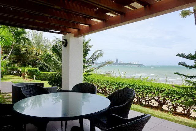 Condominium for rent Naklua showing the sea view terraces 