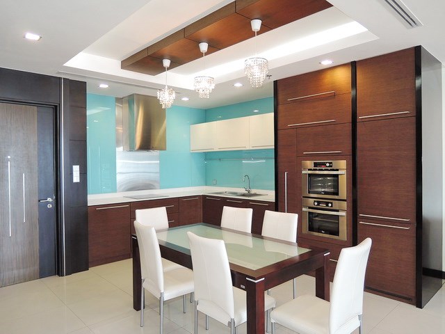 Condominium for rent Ananya Naklua showing the dining and kitchen areas