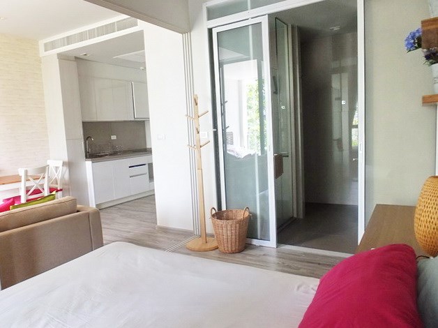 Condominium For rent Wongamat Pattaya showing the bedroom suite