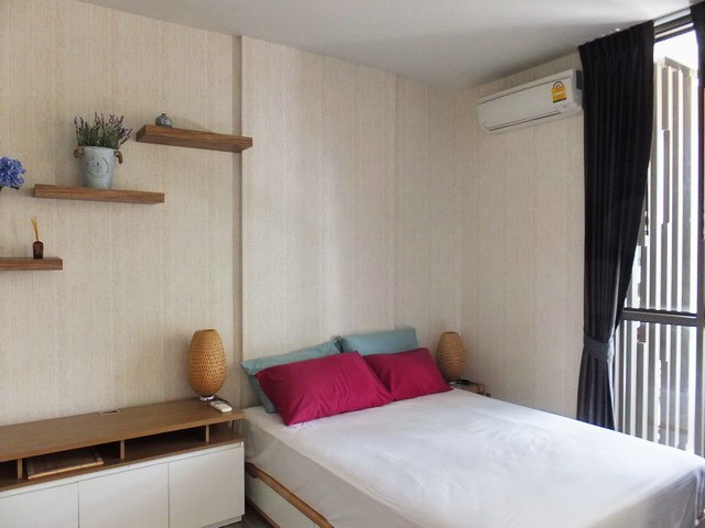 Condominium For rent Wongamat Pattaya showing the sleeping area