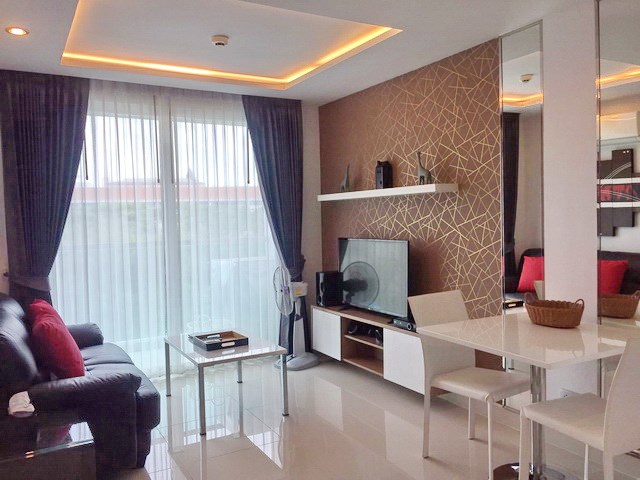 Condominium for rent in Jomtien AMAZON RESIDENCE showing the dining and living areas