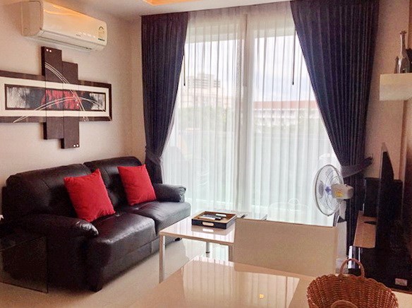 Condominium for rent in Jomtien AMAZON RESIDENCE showing the living area