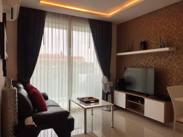 Condominium for rent in Jomtien AMAZON RESIDENCE showing the living room