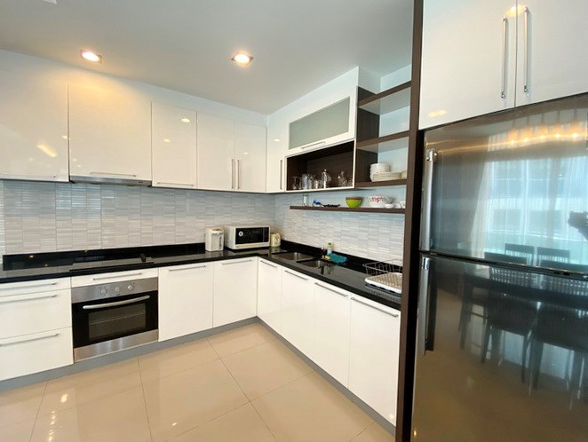 Condominium for rent Jomtien showing the kitchen 