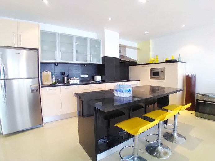 Condominium for rent Jomtien showing the kitchen with breakfast bar Condominium for rent Jomtien showing the kitchen with breakfast bar
