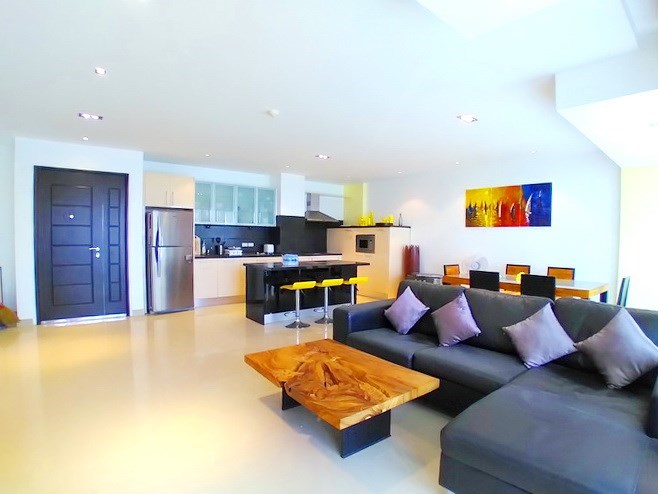 Condominium for rent Jomtien showing the living, dining and kitchen areas Condominium for rent Jomtien showing the living, dining and kitchen areas