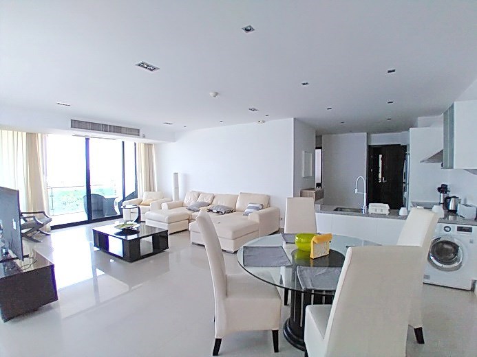 Condominium for rent Jomtien showing the living, dining and kitchen areas 