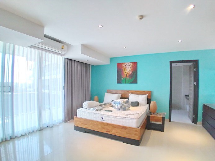 Condominium for rent Jomtien showing the master bedroom suite Condominium for rent Jomtien showing the master bedroom suite