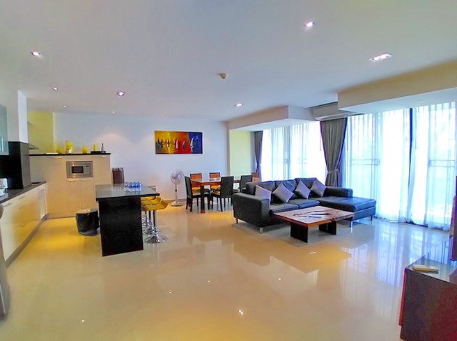 Condominium for rent Jomtien showing the open plan concept 