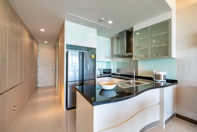 Condominium for rent Na Jomtien Pattaya showing the kitchen 