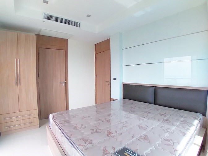 Condominium for rent Na Jomtien showing the bedroom suite 