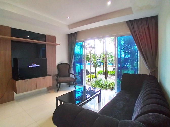 Condominium for rent Na Jomtien showing the living area and garden view 