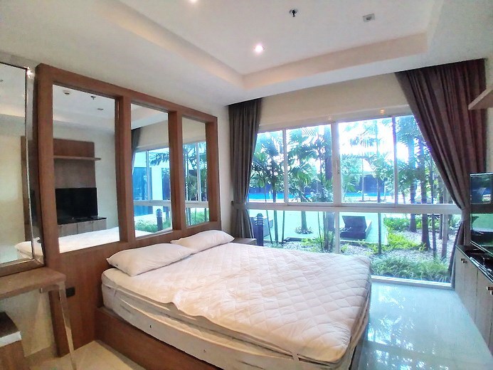 Condominium for rent Na Jomtien showing the second bedroom and garden view 