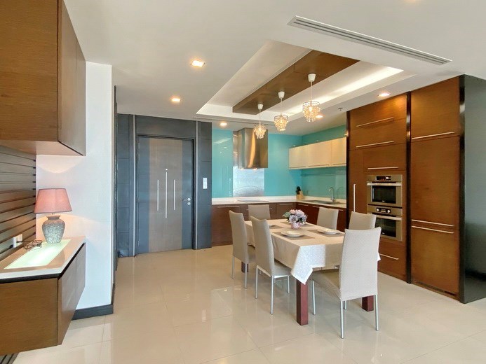 Condominium for rent Naklua Ananya showing the dining and kitchen areas 