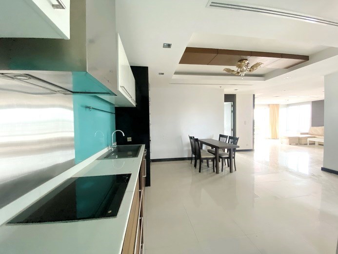 Condominium for rent Naklua Ananya showing the kitchen and dining areas 