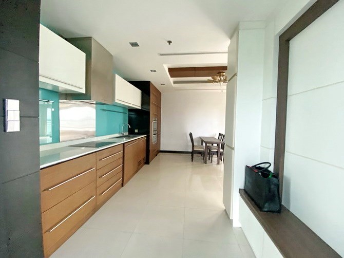 Condominium for rent Naklua Ananya showing the kitchen 