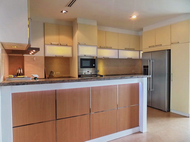 Condominium for rent Ananya Naklua showing the kitchen area 