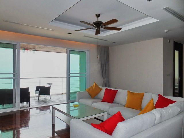 Condominium for rent Ananya Naklua showing the living area and balcony
