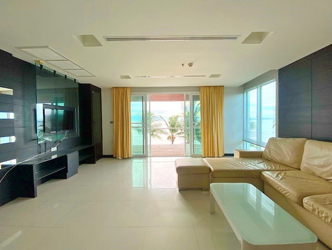 Condominium for rent Naklua Ananya showing the living area and balcony 