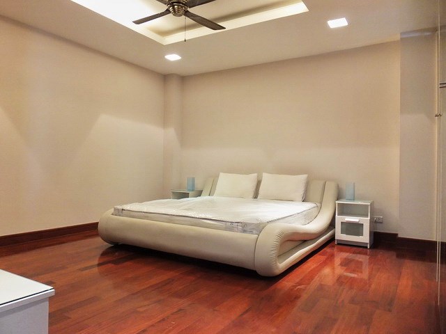 Condominium for rent Ananya Naklua showing the second bedroom 