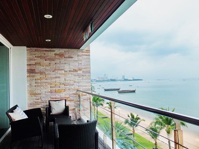 Condominium for rent Ananya Naklua showing the balcony and view 