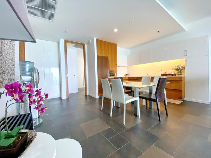 Condominium for rent Northpoint Pattaya showing the dining and kitchen areas 