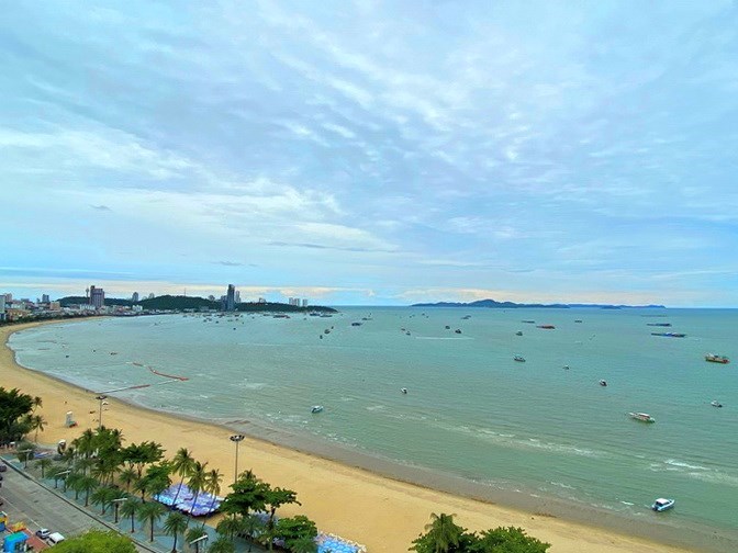 Condominium for rent in Northshore Pattaya Beach showing the sea view 
