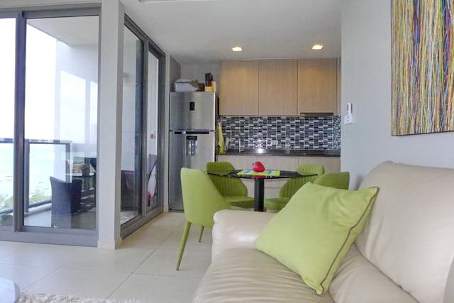 Condominium for rent Pattaya Unixx showing the dining and kitchen areas Condominium for rent Pattaya Unixx showing the dining and kitchen areas