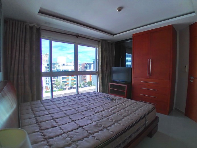 Condominium for rent Pattaya showing the bedroom and wardrobes Condominium for rent Pattaya showing the bedroom and wardrobes