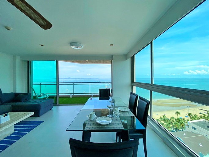 Condominium for rent Pattaya showing the dining area  