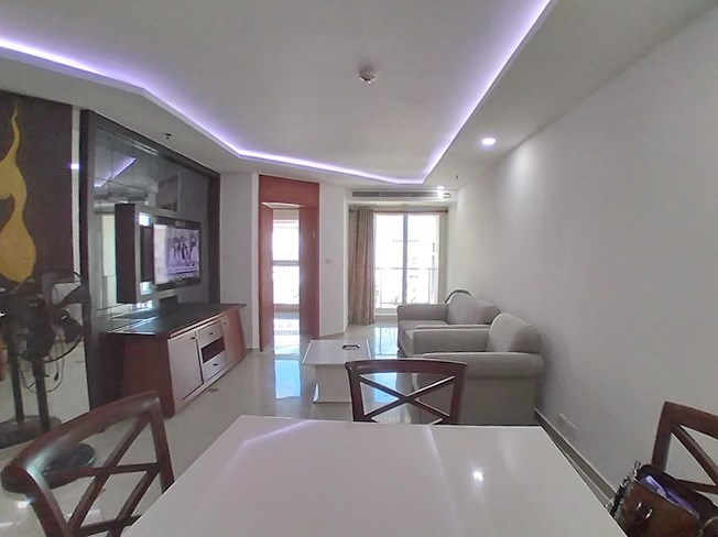 Condominium for rent Pattaya showing the dining area 