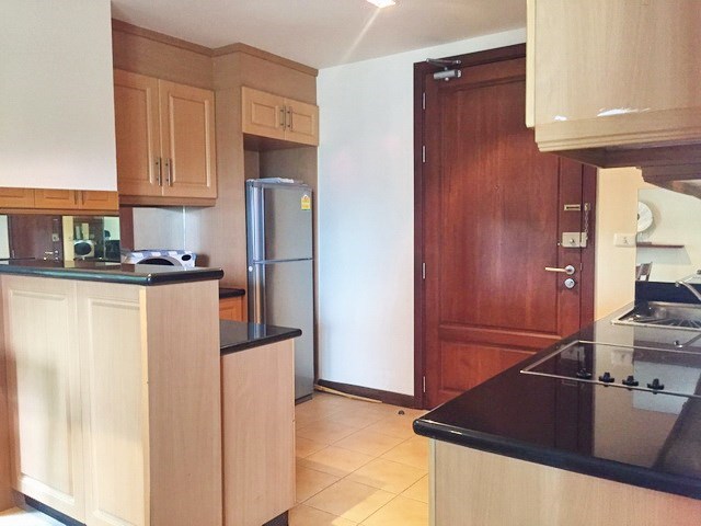 Condominium for rent Pratumnak Pattaya showing the kitchen 