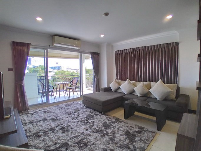 Condominium for rent Pattaya showing the living area and balcony 