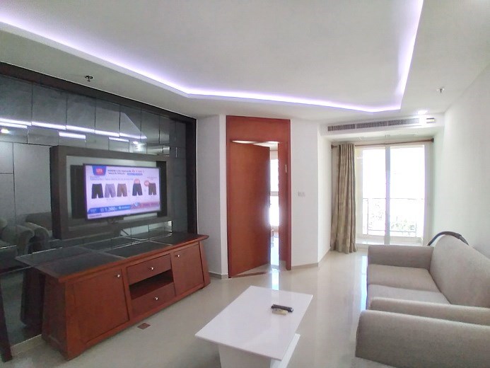 Condominium for rent Pattaya showing the living area and balcony 