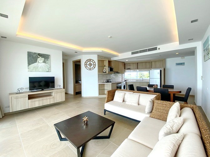 Condominium for rent Pattaya showing the living area and second bathroom 