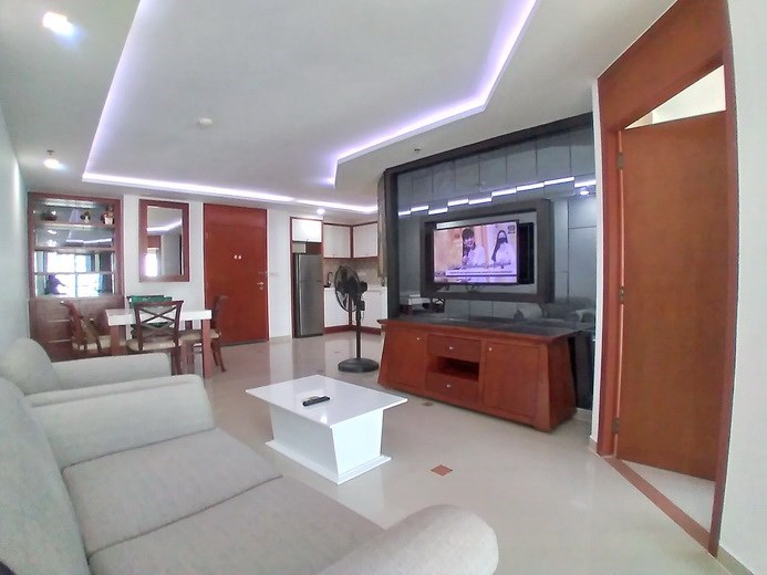 Condominium for rent Pattaya showing the living, dining and kitchen areas Condominium for rent Pattaya showing the living, dining and kitchen areas