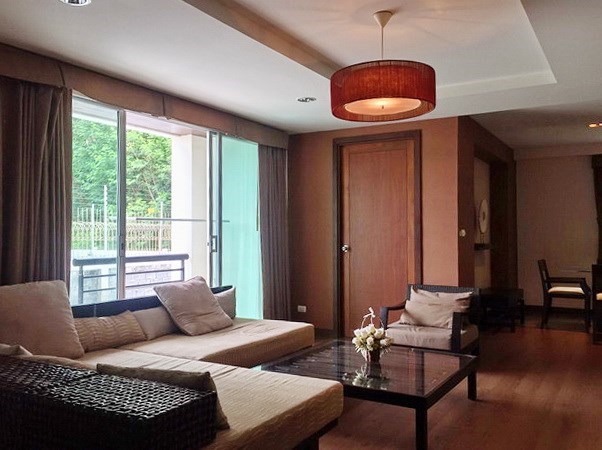 Condominium for rent Pratumnak Pattaya showing the living area and balcony Condominium for rent Pratumnak Pattaya showing the living area and balcony