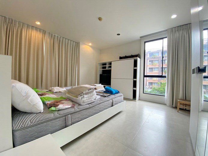 Condominium for Rent Pattaya showing the master bedroom 