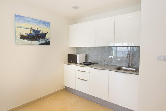 Condominium For Rent Pratumnak Pattaya showing the kitchen Condominium For Rent Pratumnak Pattaya showing the kitchen