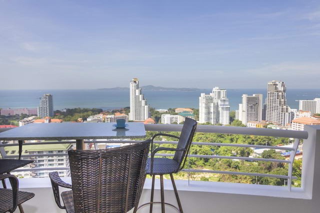 Condominium For Rent Pratumnak Pattaya showing the terrace and balcony Condominium For Rent Pratumnak Pattaya showing the terrace and balcony