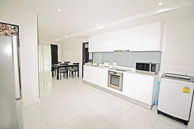 Condominium for rent Pratumnak Pattaya showing the kitchen and dining areas