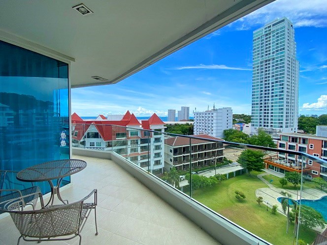 Condominium for rent Pratumnak Hill showing the balcony 