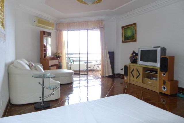 Condominium for rent Pratumnak Hill Pattaya showing the living area Condominium for rent Pratumnak Hill Pattaya showing the living area