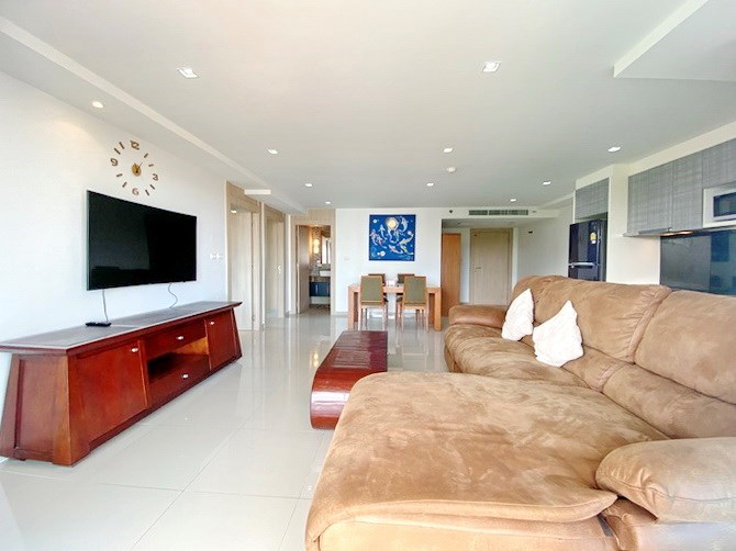 Condominium for rent Pratumnak Pattaya showing the living area 