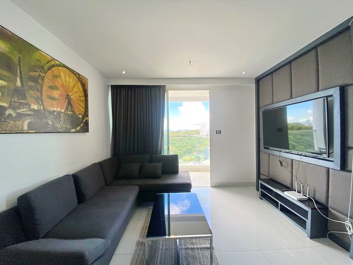 Condominium for rent Pratumnak Hill showing the living room 