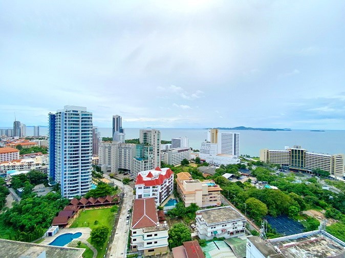 Condominium for rent on Pratumnak Hill showing the sea view Condominium for rent on Pratumnak Hill showing the sea view