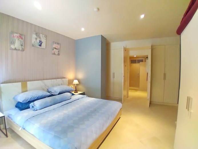 Condominium for rent Pratumnak Hill showing the bedroom and wardrobes Condominium for rent Pratumnak Hill showing the bedroom and wardrobes
